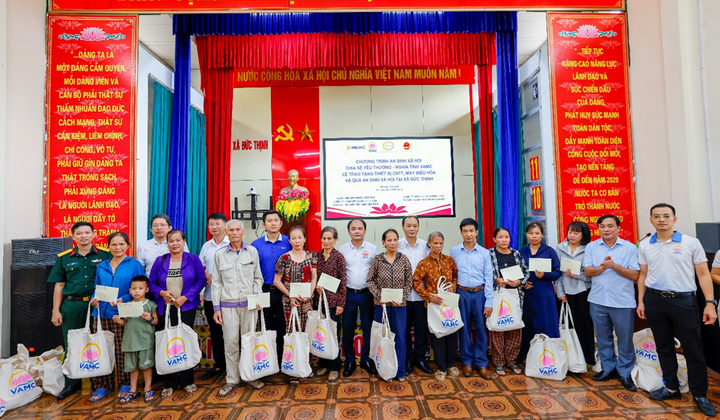 VAMC và MBAMC trao tặng thiết bị, quà an sinh xã hội tại Hà Tĩnh