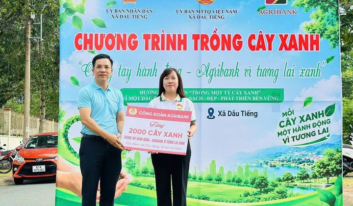 Công đoàn Agribank trao tặng 2.000 cây xanh cho xã Dầu Tiếng