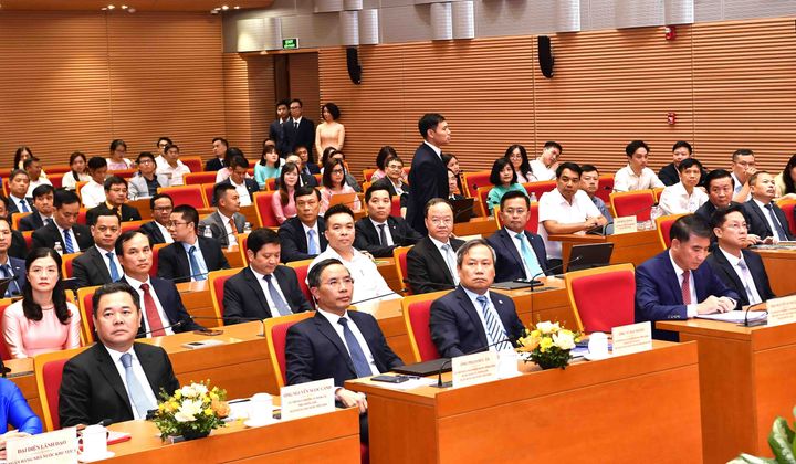 Vietcombank đề xuất cơ chế Trái phiếu Thủ đô, ký hợp tác tài trợ xe buýt điện với Transerco