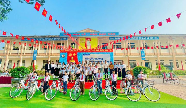 Trăng rằm thêm trọn vẹn: Shinhan Finance gửi tặng 166 phần quà đến học sinh TP.HCM, Huế và Phú Thọ
