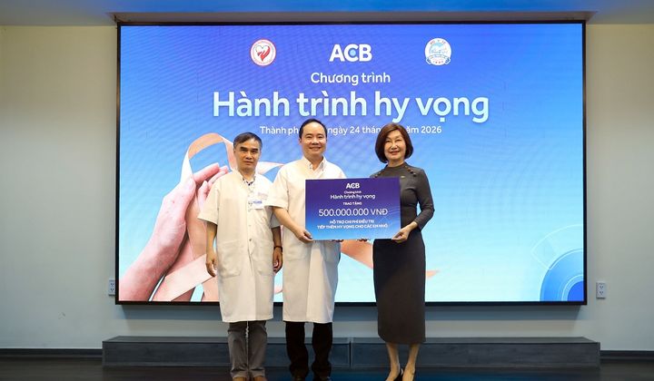 ACB trao 500 triệu đồng hỗ trợ bệnh nhi tại Bệnh viện Trung ương Huế dịp Tết Trung thu