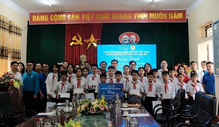 DIV trao tặng máy vi tính và học bổng cho học sinh Trường THCS Minh Đài, tỉnh Phú Thọ