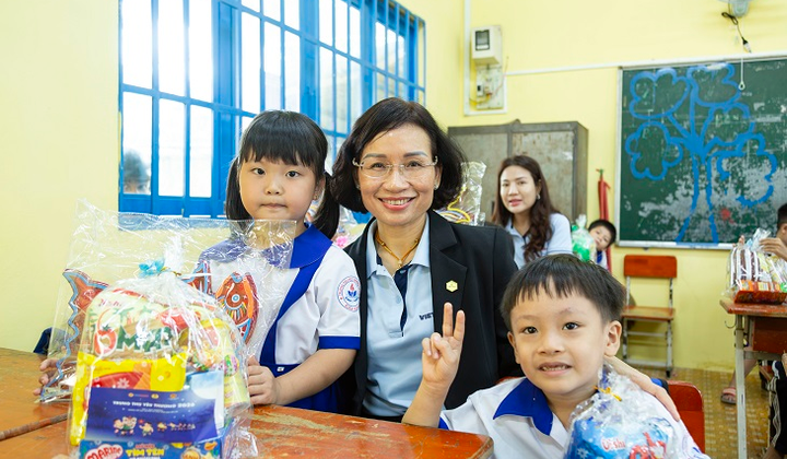 Vietbank trao 230 phần quà và 30 suất học bổng nhân dịp Trung thu tại Củ Chi