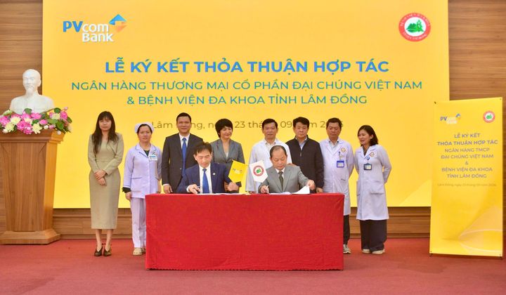 PVcomBank ký thỏa thuận hợp tác với Bệnh viện Đa khoa tỉnh Lâm Đồng