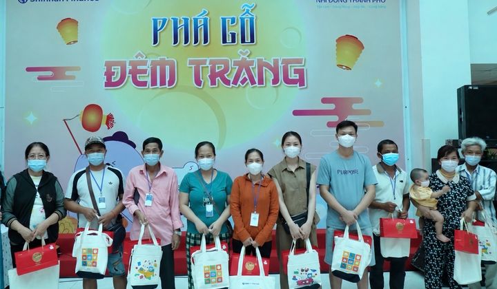 Shinhan Finance trao hơn 300 phần quà Trung thu cho trẻ em có hoàn cảnh khó khăn
