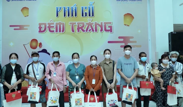 Shinhan Finance trao hơn 300 phần quà Trung thu cho trẻ em có hoàn cảnh khó khăn