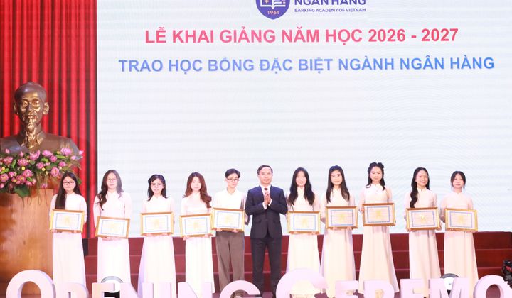Học viện Ngân hàng nhận hơn 10 tỷ đồng học bổng, tài trợ trong năm học mới
