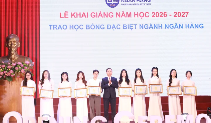 Học viện Ngân hàng nhận hơn 10 tỷ đồng học bổng, tài trợ trong năm học mới