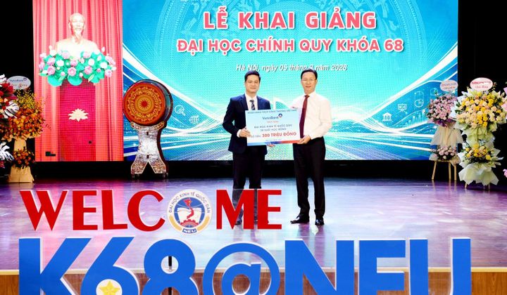 VietinBank trao tặng học bổng cho sinh viên Đại học Kinh tế Quốc dân