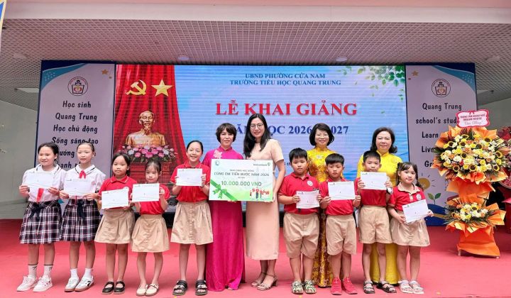 Vietcombank trao 7.350 suất học bổng "Cùng em tiến bước" nhân năm học mới 2026-2027