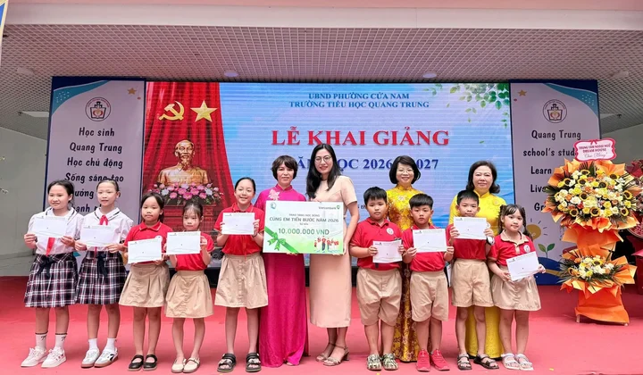 Vietcombank trao 7.350 suất học bổng "Cùng em tiến bước" nhân năm học mới 2026-2027
