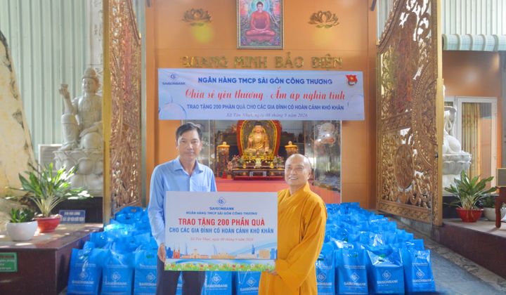 SaiGonBank trao 200 phần quà cho các gia đình khó khăn tại xã Tân Nhựt, TP.HCM