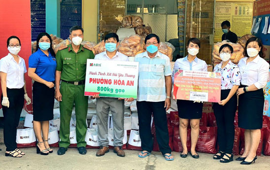 Agribank Bắc Đồng Nai nghĩa tình với người dân trong dịch Covid-19