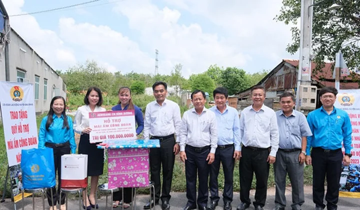 Agribank Bình Dương hỗ trợ xây “Mái ấm công đoàn” cho đoàn viên có hoàn cảnh khó khăn