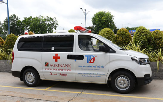 Agribank Bình Thạnh tài trợ Bệnh viện TP. Thủ Đức xe cứu thương