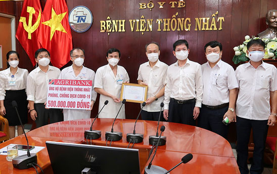 Agribank Chi nhánh 7 ủng hộ bệnh viện Thống nhất 500 triệu đồng cho hoạt động phòng, chống dịch covid-19