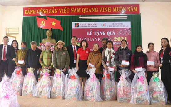 Agribank Đăk Lăk với chương trình Tết nghĩa tình năm 2022