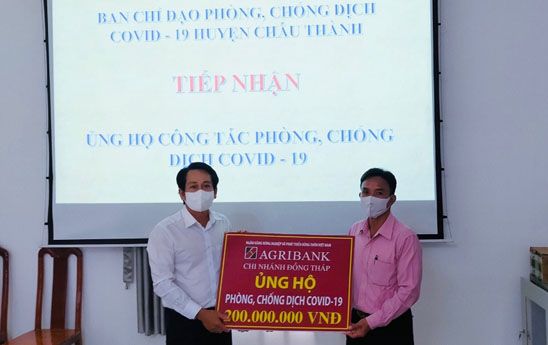 Agribank Đồng Tháp ủng hộ hơn 400 triệu đồng công tác phòng, chống dịch COVID-19