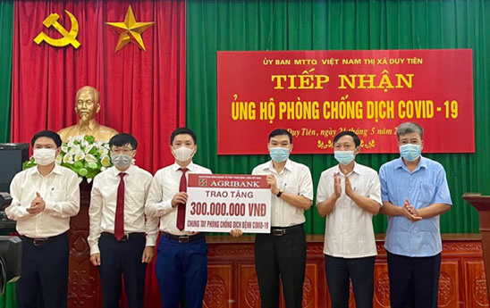 Agribank Hà Nam ủng hộ công tác phòng chống dịch Covid-19