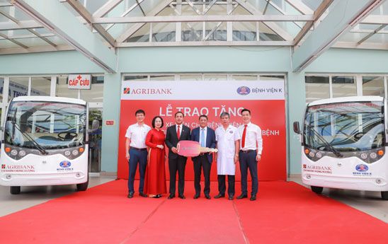 Agribank Hùng Vương tặng 2 xe điện cho bệnh viện K cơ sở Tân Triều, Hà Nội