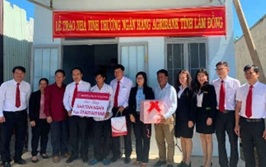 Agribank Lâm Đồng bàn giao 10 căn nhà tình nghĩa, tình thương cho hộ nghèo