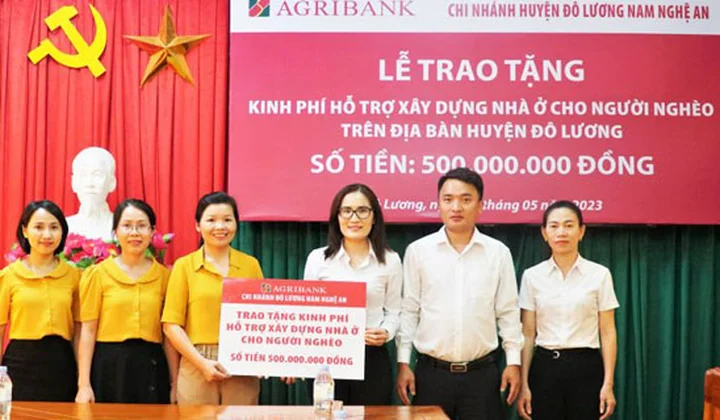 Agribank Nam Nghệ An ủng hộ hơn 1,6 tỷ đồng hỗ trợ xây dựng nhà ở cho người nghèo