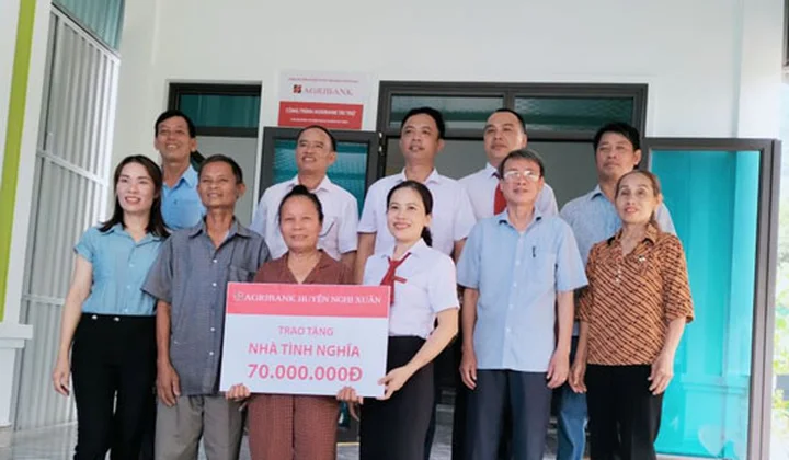 Agribank Nghi Xuân bàn giao nhà tình nghĩa cho gia đình có hoàn cảnh khó khăn