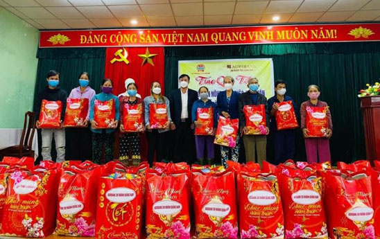 Agribank Quảng Nam mang Xuân yêu thương đến với nông dân nghèo, khó khăn