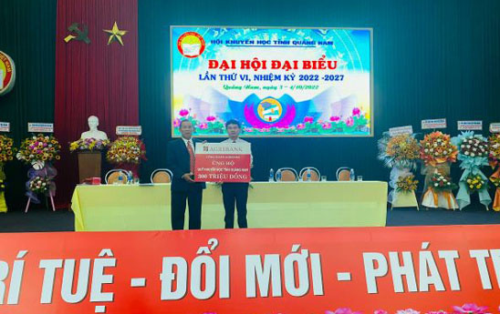 Agribank Quảng Nam ủng hộ 300 triệu đồng cho Quỹ Khuyến học