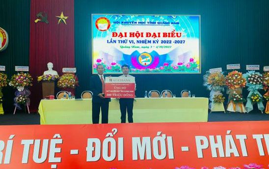 Agribank Quảng Nam ủng hộ 300 triệu đồng cho Quỹ Khuyến học