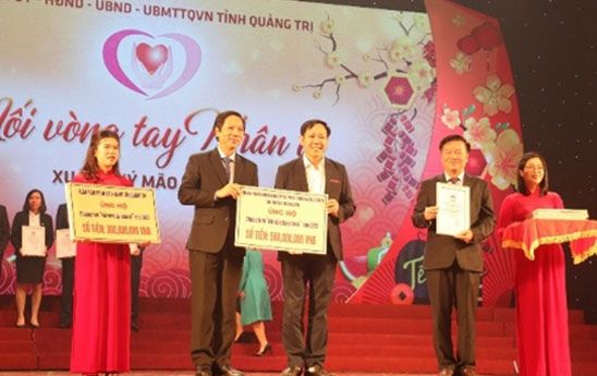 Agribank Quảng Trị trao tặng 500 triệu đồng hỗ trợ người nghèo đón xuân Quý Mão năm 2023