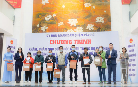 Agribank Tây Hồ đồng hành quận Tây Hồ chăm sóc sức khỏe nhân dân