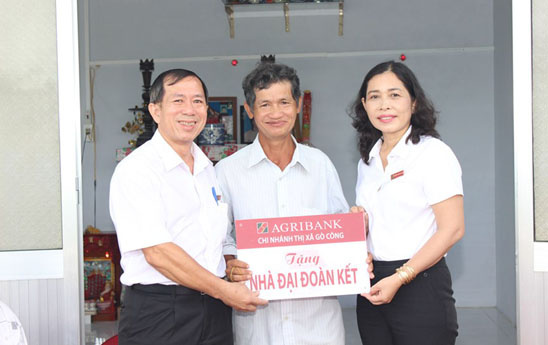 Agribank Tiền Giang hỗ trợ xây 7 căn nhà đại đoàn kết cho hộ nghèo, đặc biệt khó khăn