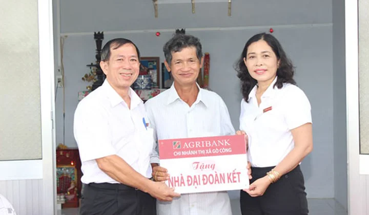 Agribank Tiền Giang hỗ trợ xây 7 căn nhà đại đoàn kết cho hộ nghèo, đặc biệt khó khăn
