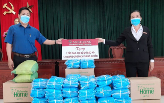 Agribank Tiền Giang tiếp tục chung tay ủng hộ phòng chống dịch Covid-19