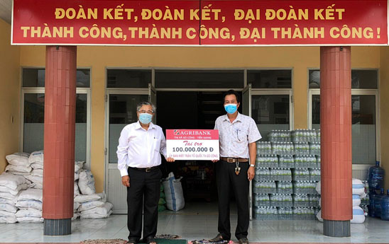 Agribank Tiền Giang tiếp tục ủng hộ 730 triệu đồng cho công tác phòng chống dịch Covid-19 trên địa bàn tỉnh