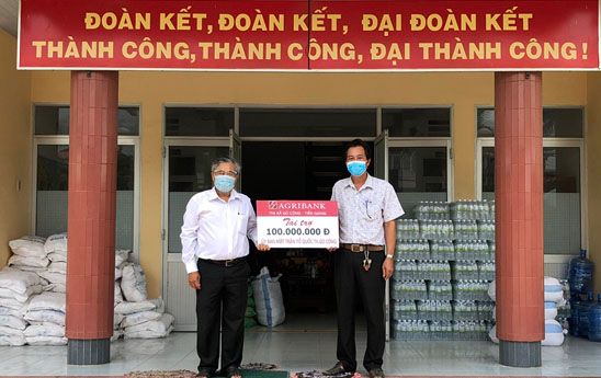 Agribank Tiền Giang tiếp tục ủng hộ 730 triệu đồng cho công tác phòng chống dịch Covid-19 trên địa bàn tỉnh