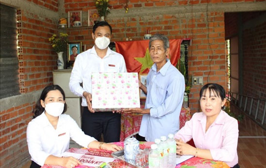 Agribank Tiền Giang trao tặng 5 căn nhà đại đoàn kết