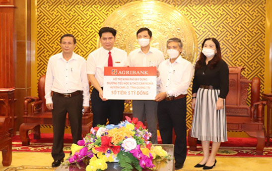 Agribank hỗ trợ kinh phí 05 tỷ đồng xây dựng trường tiều học và trung học cơ sở Cam Nghĩa