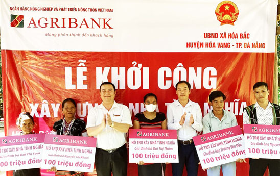 Agribank tài trợ 500 triệu đồng xây tặng 05 nhà tình nghĩa cho đồng bào dân tộc Cơ Tu