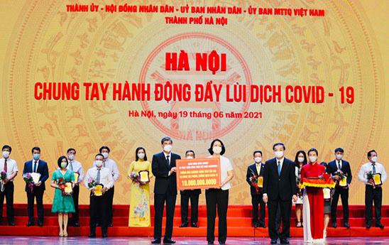 Agribank tiếp tục ủng hộ 52,5 tỷ đồng cho 22 tỉnh, thành phố trong công tác phòng chống dịch bệnh Covid-19