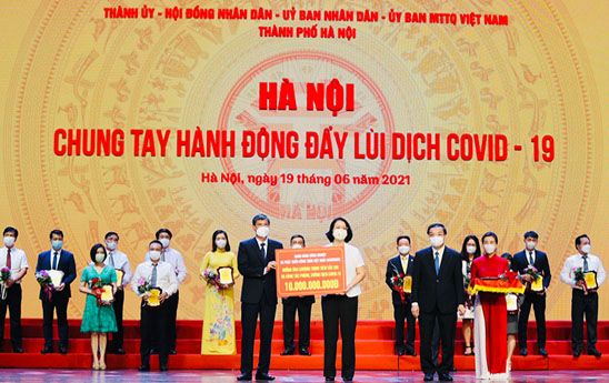 Agribank tiếp tục ủng hộ 52,5 tỷ đồng cho 22 tỉnh, thành phố trong công tác phòng chống dịch bệnh Covid-19