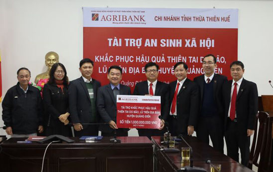 Agribank trao 1 tỷ đồng hỗ trợ khắc phục hậu quả thiên tai tại Quảng Điền