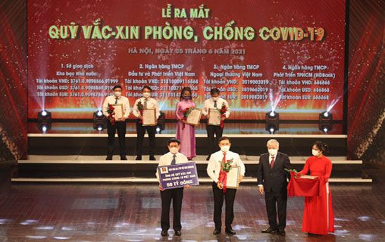 Agribank ủng hộ 116 tỷ đồng cho công tác phòng chống dịch COVID-19