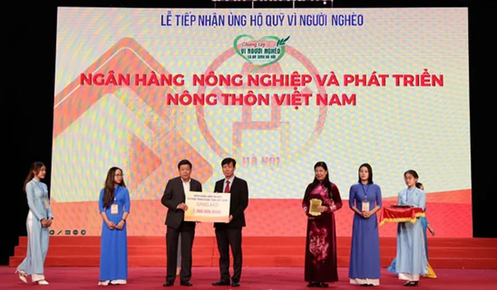 Agribank ủng hộ 2 tỷ đồng cho quỹ “Vì người nghèo” và an sinh xã hội thành phố Hà Nội