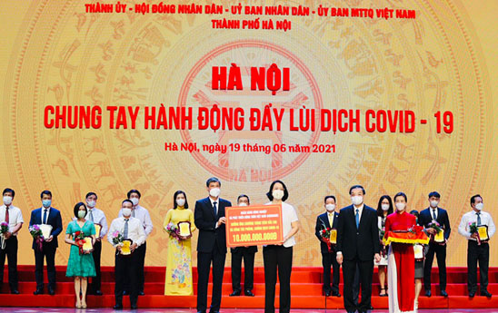 Agribank ủng hộ Hà Nội 10 tỷ đồng cho Quỹ vắc xin Covid-19 và công tác phòng chống dịch