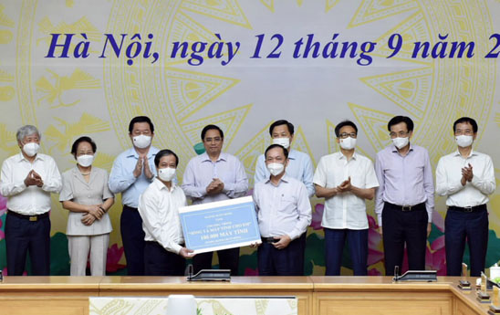 BIDV ủng hộ 25 tỷ đồng chung tay thực hiện chương trình “Sóng và máy tính cho em”