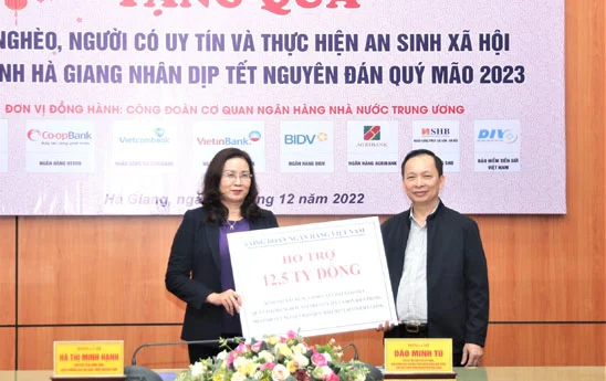 Công đoàn Ngân hàng Việt Nam trao tặng 12,5 tỷ đồng thực hiện công tác An sinh - Xã hội tại Hà Giang