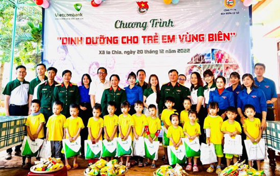 Đoàn thanh niên Vietcombank Bắc Gia Lai tổ chức chương trình “Dinh dưỡng cho trẻ em vùng biên’’