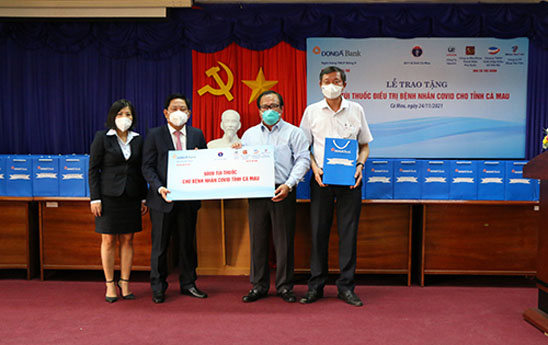 DongA Bank trao tặng thuốc điều trị Covid - 19 tại tỉnh Cà Mau